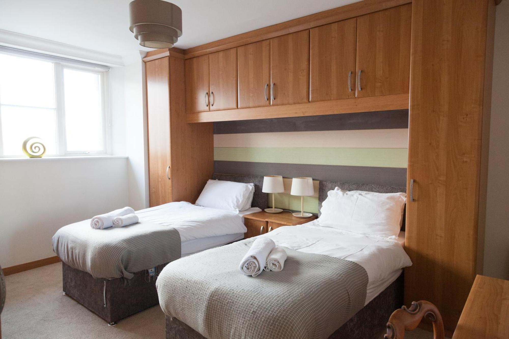 Weekly & Monthly Stays In Penthouse For Contractors Or Leisure Single Or Superking Beds Available 伯肯黑德 外观 照片