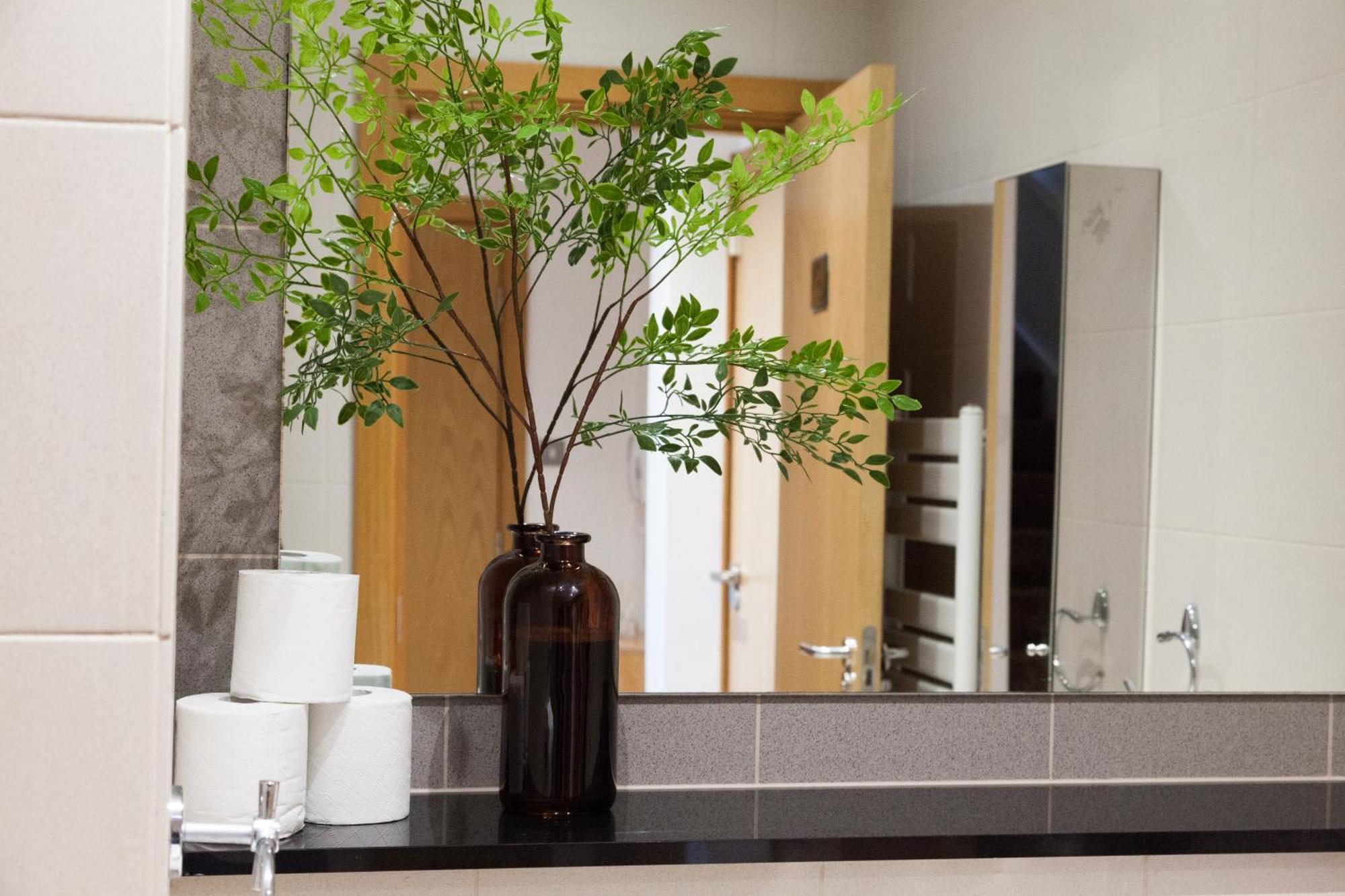 Weekly & Monthly Stays In Penthouse For Contractors Or Leisure Single Or Superking Beds Available 伯肯黑德 外观 照片