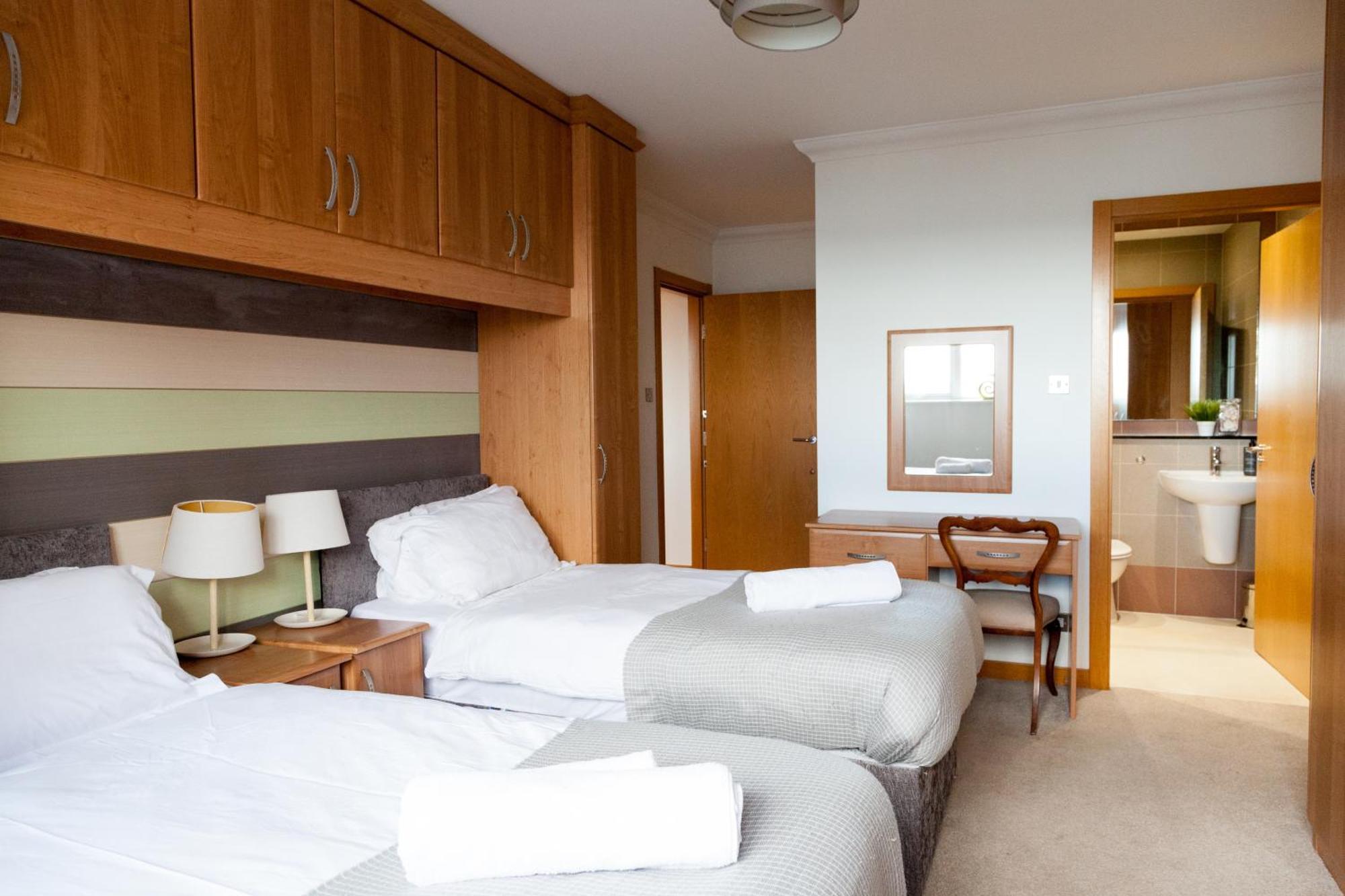 Weekly & Monthly Stays In Penthouse For Contractors Or Leisure Single Or Superking Beds Available 伯肯黑德 外观 照片