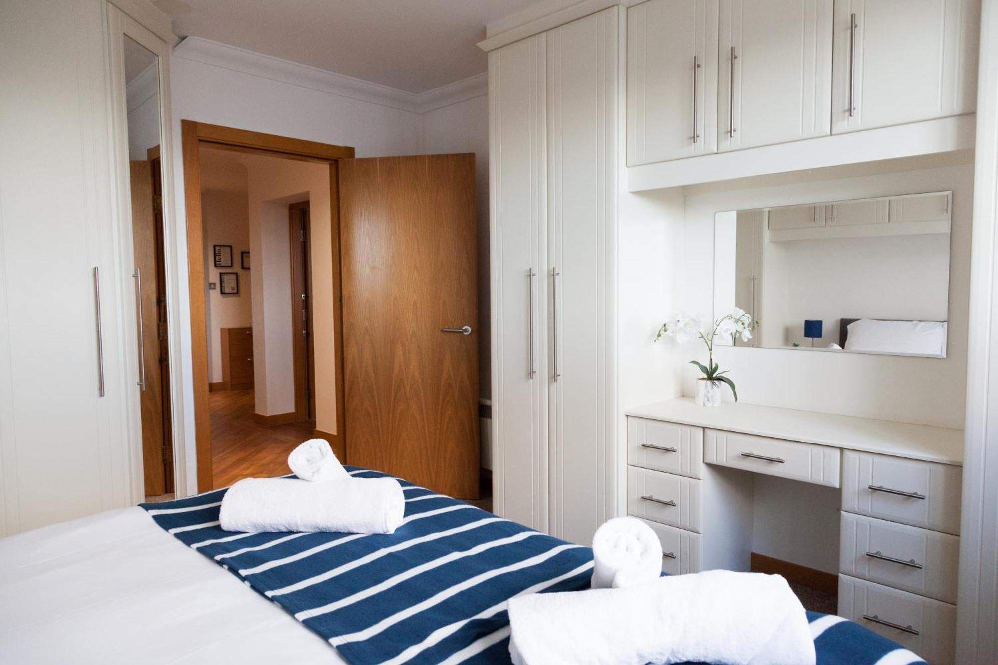 Weekly & Monthly Stays In Penthouse For Contractors Or Leisure Single Or Superking Beds Available 伯肯黑德 外观 照片