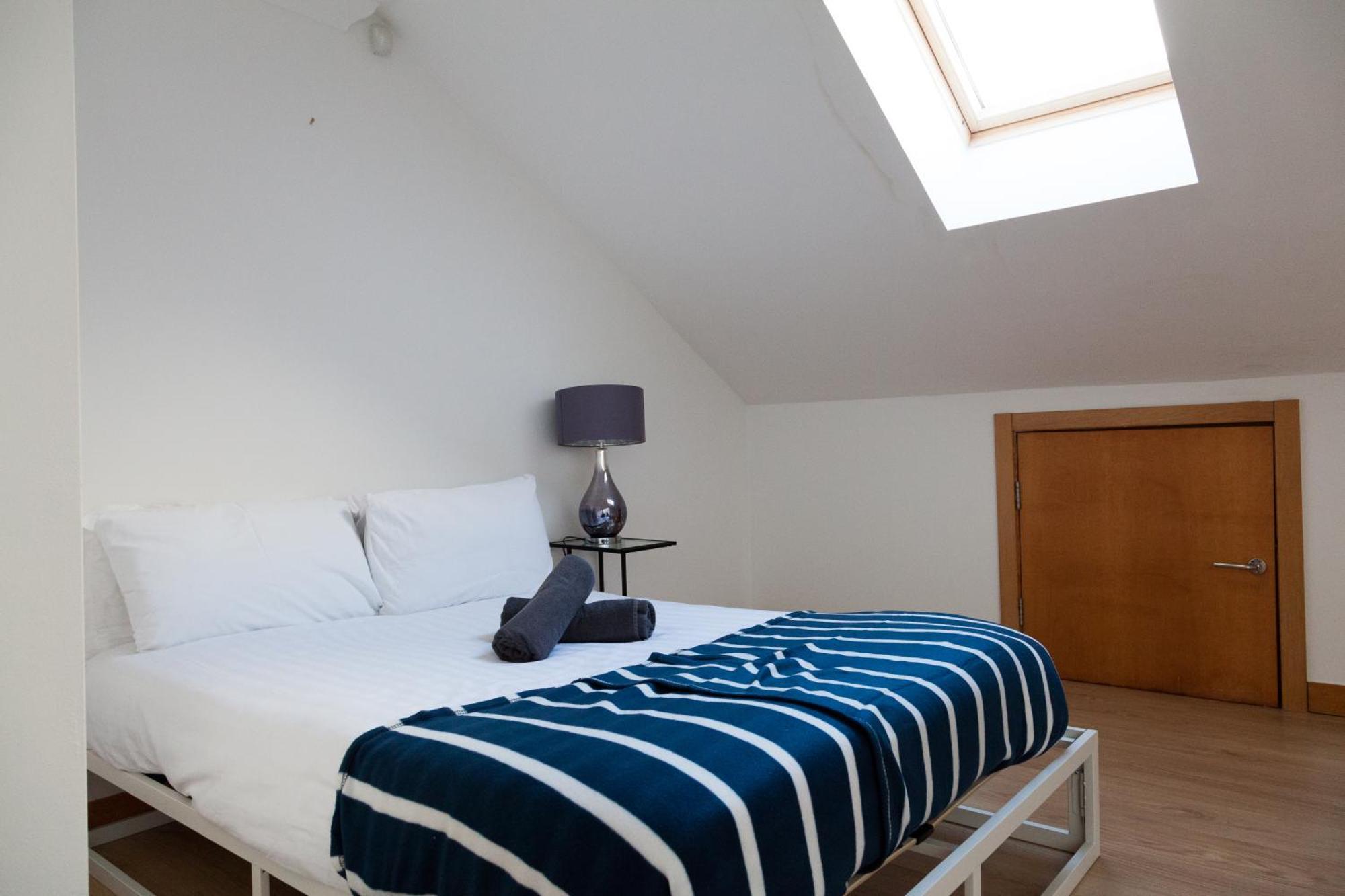 Weekly & Monthly Stays In Penthouse For Contractors Or Leisure Single Or Superking Beds Available 伯肯黑德 外观 照片